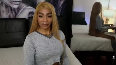 anyelii  online show from 11.17.25