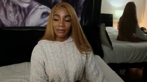 anyelii  online show from 12.17.25