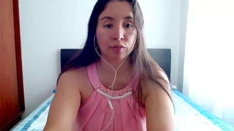 Snapshot of emely_sexx chatting on 10.14.25 emely_sexx online show from 10.14.25