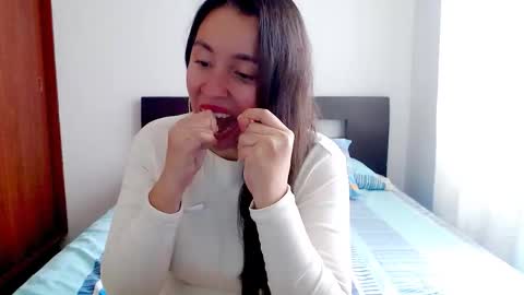 Snapshot of emely_sexx chatting on 10.16.25 emely_sexx online show from 10.16.25