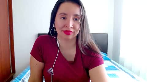 Snapshot of emely_sexx chatting on 10.21.25 emely_sexx online show from 10.21.25
