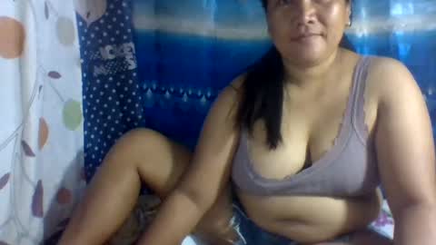 Snapshot of emelybloom123 chatting on 02.06.25 emelybloom123 online show from 02.06.25