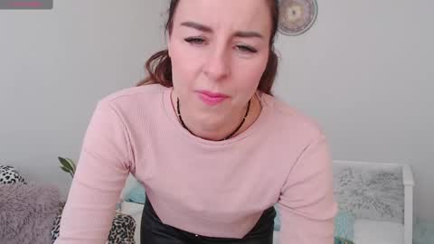 Snapshot of emerald_kittycat chatting on 02.22.25 just me online show from 02.22.25