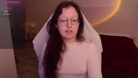 Snapshot of emi_gooflord chatting on 09.17.25 Emi online show from 09.17.25