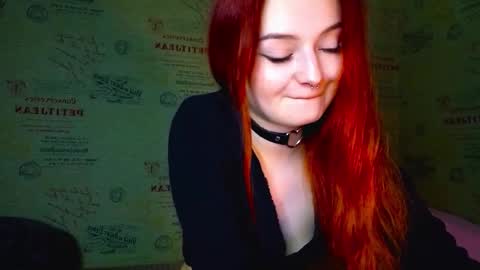 Snapshot of emi_less chatting on 10.06.25 Emi online show from 10.06.25