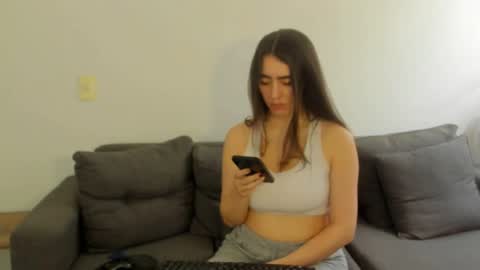 Snapshot of emi_royse chatting on 02.27.26 emi_royse online show from 02.27.26