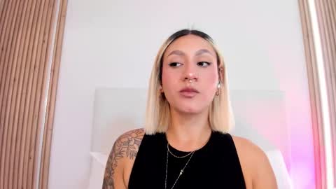 Snapshot of emiily_roberts1 chatting on 02.20.26 EMILY ROBERTS online show from 02.20.26