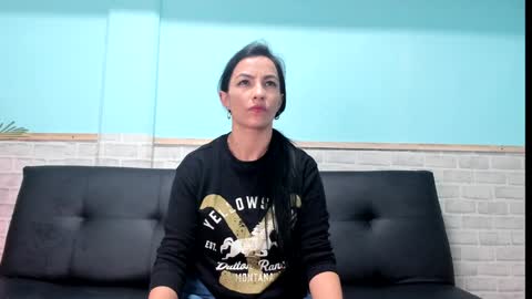 Snapshot of emiily_smile chatting on 01.21.25 Emily online show from 01.21.25