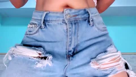 Snapshot of emiily_smile chatting on 09.26.25 Emily online show from 09.26.25