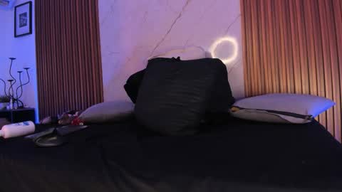   online show from 12.20.25