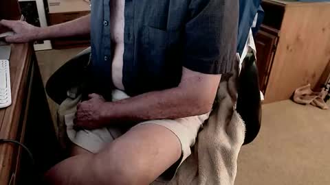 Snapshot of emil_karpo chatting on 10.28.25 Terrance1st online show from 10.28.25