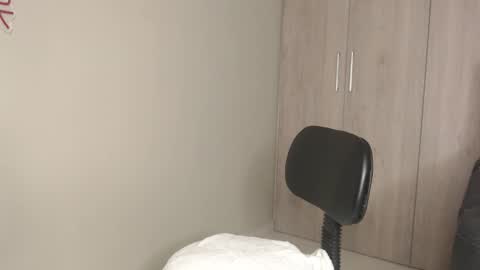 Snapshot of emile_239 chatting on 10.02.25 emile_239 online show from 10.02.25