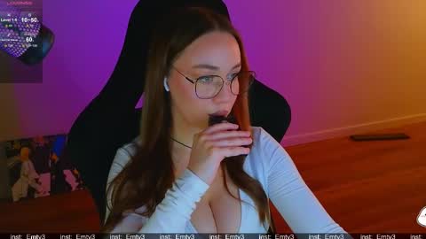 Snapshot of emili1_bc chatting on 05.19.26 Emili online show from 05.19.26
