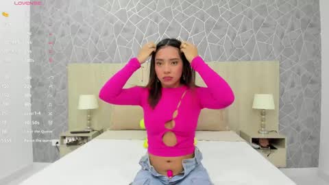 Emili Lenus online show from 02.23.25