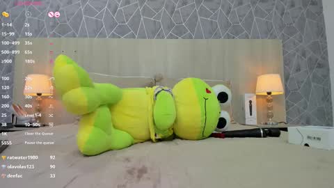 Emili Lenus online show from 02.25.25