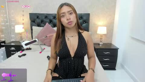 Snapshot of emili_lenus chatting on 05.26.26 Emili Lenus online show from 05.26.26