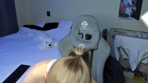 Snapshot of emili_sweet__ chatting on 12.21.24 emili_sweet__ online show from 12.21.24