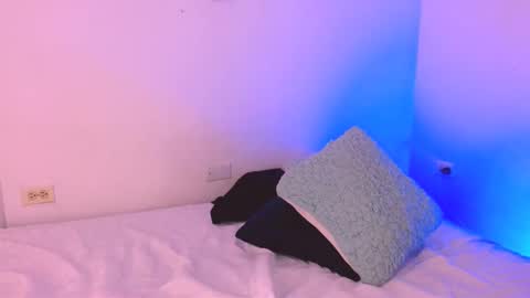 emili_williams10 online show from 02.19.26