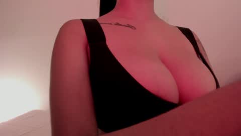 Emilia Big Boobs online show from 01.28.25