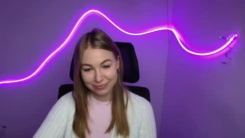 Snapshot of emilia_ilia chatting on 10.01.25 Emilia online show from 10.01.25