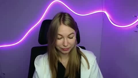 Snapshot of emilia_ilia chatting on 10.02.25 Emilia online show from 10.02.25