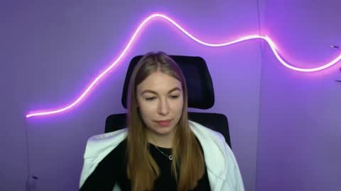 Snapshot of emilia_ilia chatting on 10.03.25 Emilia online show from 10.03.25