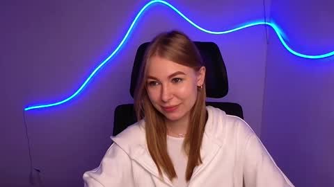 Snapshot of emilia_ilia chatting on 10.08.25 Emilia online show from 10.08.25