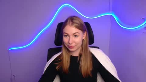 Snapshot of emilia_ilia chatting on 10.09.25 Emilia online show from 10.09.25