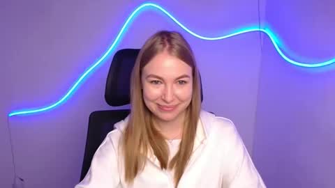 Snapshot of emilia_ilia chatting on 10.10.25 Emilia online show from 10.10.25