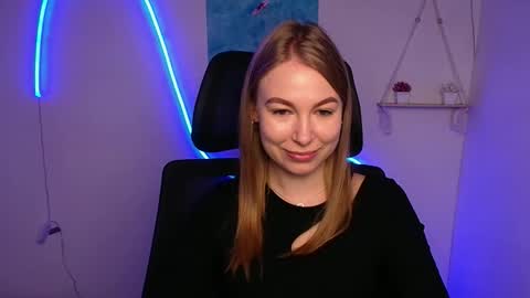 Snapshot of emilia_ilia chatting on 10.12.25 Emilia online show from 10.12.25