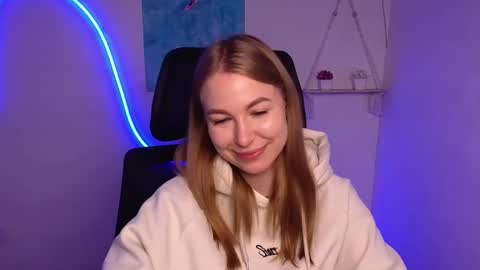 Snapshot of emilia_ilia chatting on 10.18.25 Emilia online show from 10.18.25