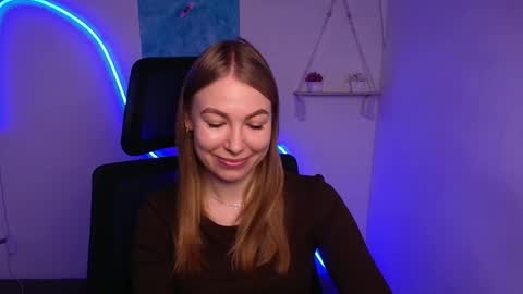 Snapshot of emilia_ilia chatting on 11.05.25 Emilia online show from 11.05.25