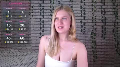 Snapshot of emiliaduchess chatting on 10.01.25 Amili online show from 10.01.25