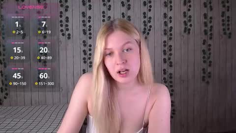 Snapshot of emiliaduchess chatting on 11.13.25 Amili online show from 11.13.25