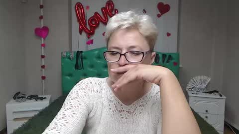 Snapshot of emiliagree chatting on 09.26.25 EmiliaGree online show from 09.26.25