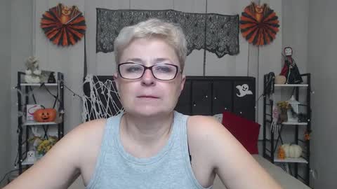 Snapshot of emiliagree chatting on 10.25.25 EmiliaGree online show from 10.25.25