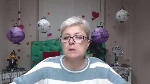 Snapshot of emiliagree chatting on 10.26.25 EmiliaGree online show from 10.26.25