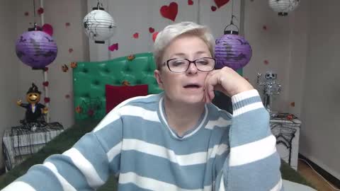 Snapshot of emiliagree chatting on 10.27.25 EmiliaGree online show from 10.27.25