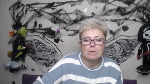 Snapshot of emiliagree chatting on 11.04.25 EmiliaGree online show from 11.04.25