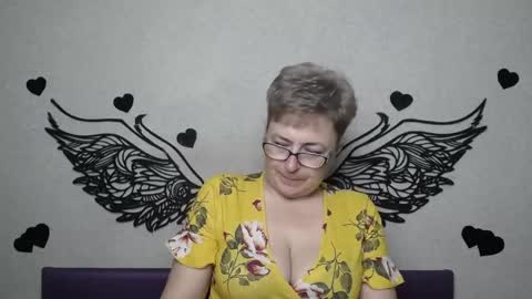 Snapshot of emiliagree chatting on 04.15.26 EmiliaGree online show from 04.15.26