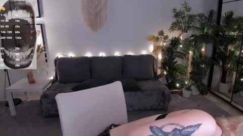 Snapshot of emiliahurrison chatting on 05.27.26 Call me Emilia next stream on Friday at 10 AM GMT online show from 05.27.26
