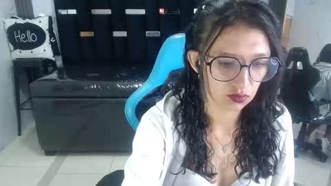 emiliastyle_a online show from 10.08.25