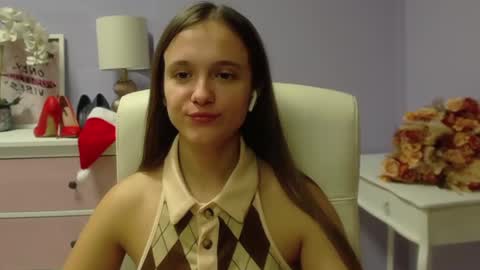 Snapshot of emilly_lust99 chatting on 12.12.24 Emilly online show from 12.12.24