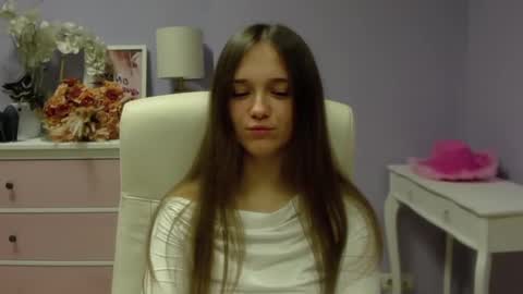 Snapshot of emilly_lust99 chatting on 01.28.25 Emilly online show from 01.28.25