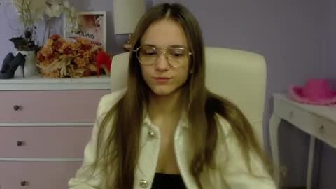 Snapshot of emilly_lust99 chatting on 02.14.25 Emilly online show from 02.14.25