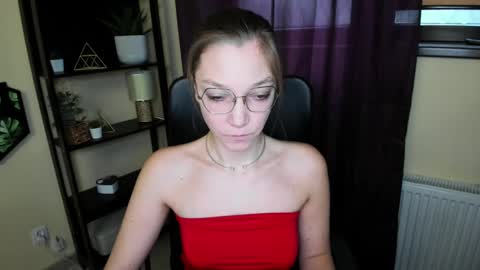 Snapshot of emilly_xkiss chatting on 03.11.25 Emilly online show from 03.11.25