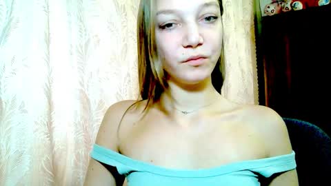 Snapshot of emilly_xkiss chatting on 11.06.25 Emilly online show from 11.06.25