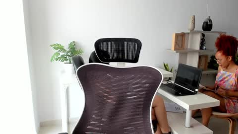 Snapshot of emillybrowm chatting on 03.11.25 Emilly online show from 03.11.25