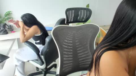 Snapshot of emillybrowm chatting on 04.28.26 Emilly online show from 04.28.26
