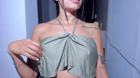 Snapshot of emillyhils1 chatting on 05.25.26 emilly online show from 05.25.26